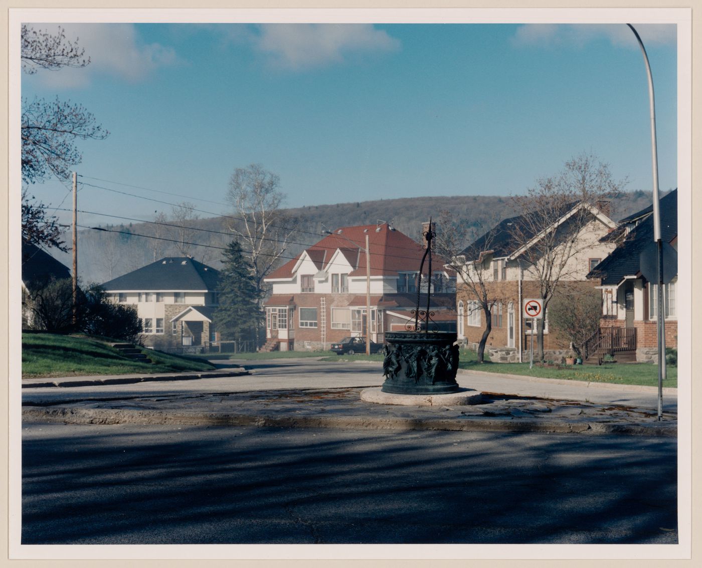 Section 1 of 2 of Panorama of houses on avenue Murer and "Venetian" well at the corner of chemin Kipawa looking south, Témiscaming, Quebec