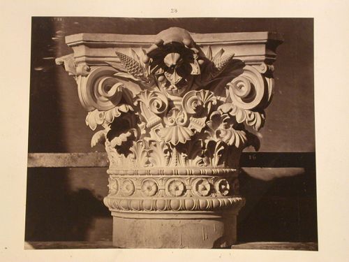 Chapiteau des colonnes du grand foyer