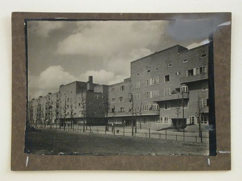 View of the principal façade of a block of the Amstels Bouwvereeniging (also known as Housing Amstellaan), Amstellaaan (now Vrijheidslaan), Amsterdam, Netherlands