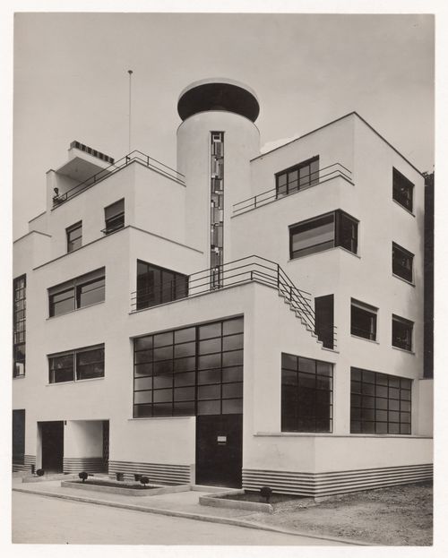 Exterior view of Jan and Joel Martel's home and studio, Mallet-Stevens road in the 16th arrondissement, Paris, France