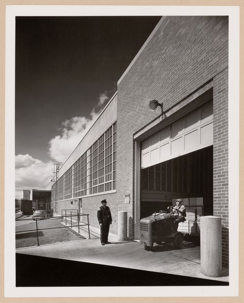 View of the rear [?] façade of the Motor Manufacturing Building, Nash-Kelvinator Corporation Assembly Plant, Kenosha, Wisconsin