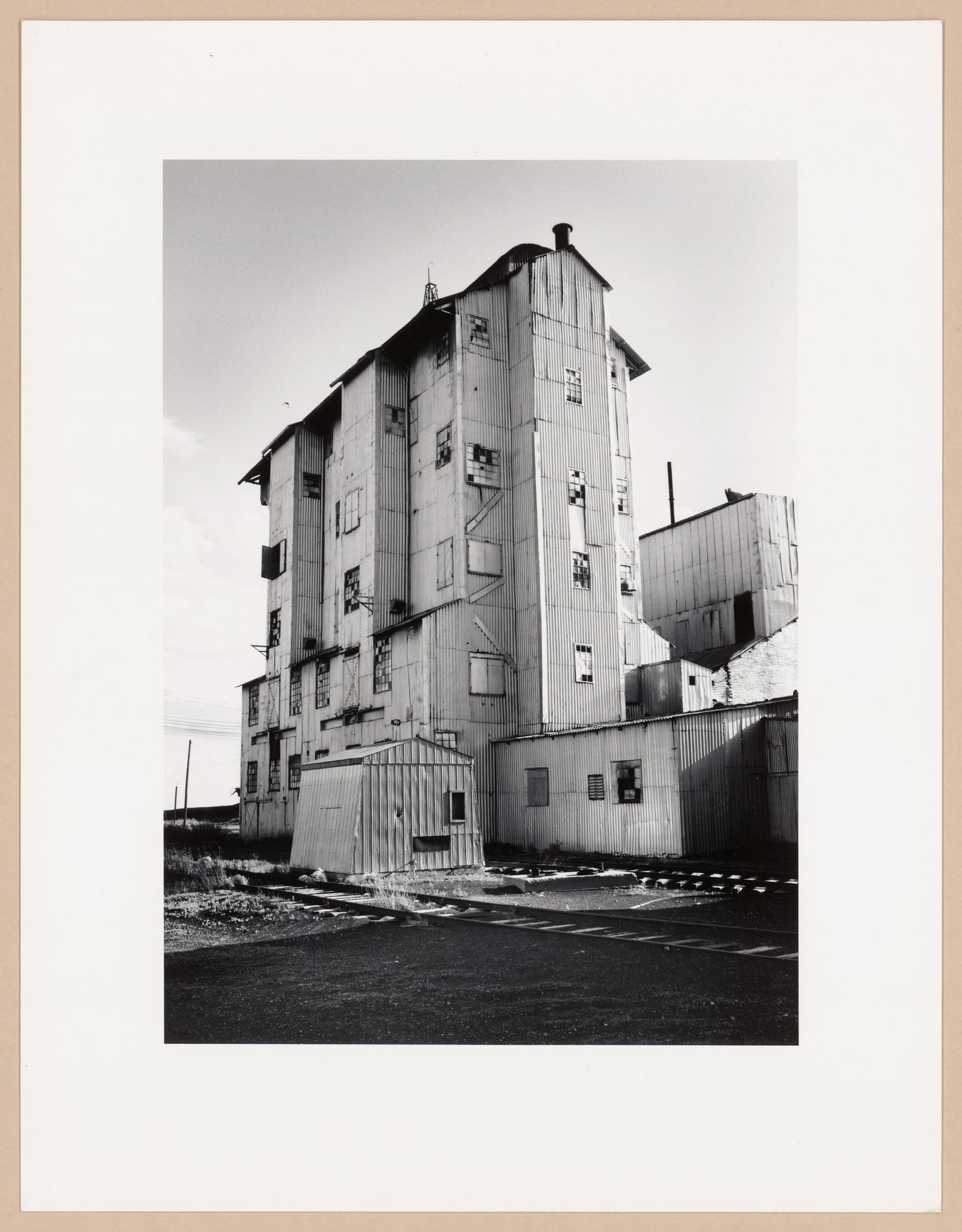 Abandoned coal silos, Bienfait Coal Co. Ltd., Estevan, Saskatchewan, from the series The Forms of Canadian Industrial Architecture