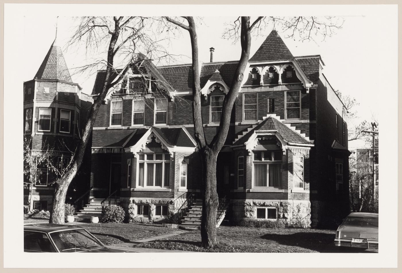 View of the principal façade of a semi-detached house, 4458-4462 de Maisonneuve Boulevard, Westmount, Québec