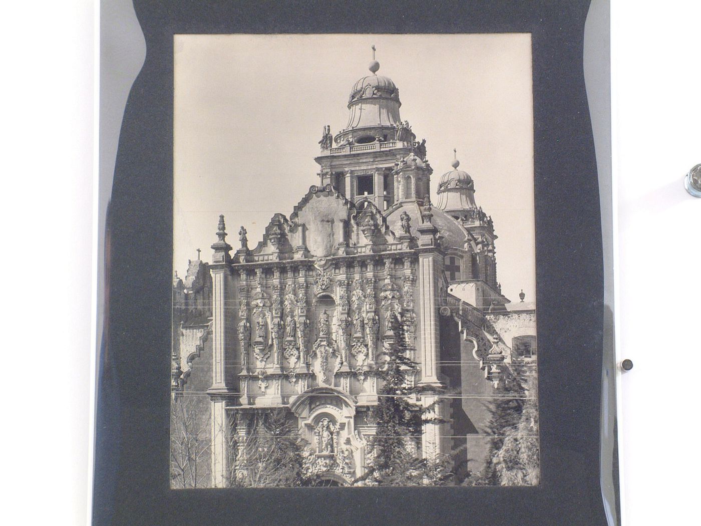 Partial view of the eastern façade of the Sagrario Chapel showing the cupolas of the Catedral de México in the background, Mexico City, Mexico