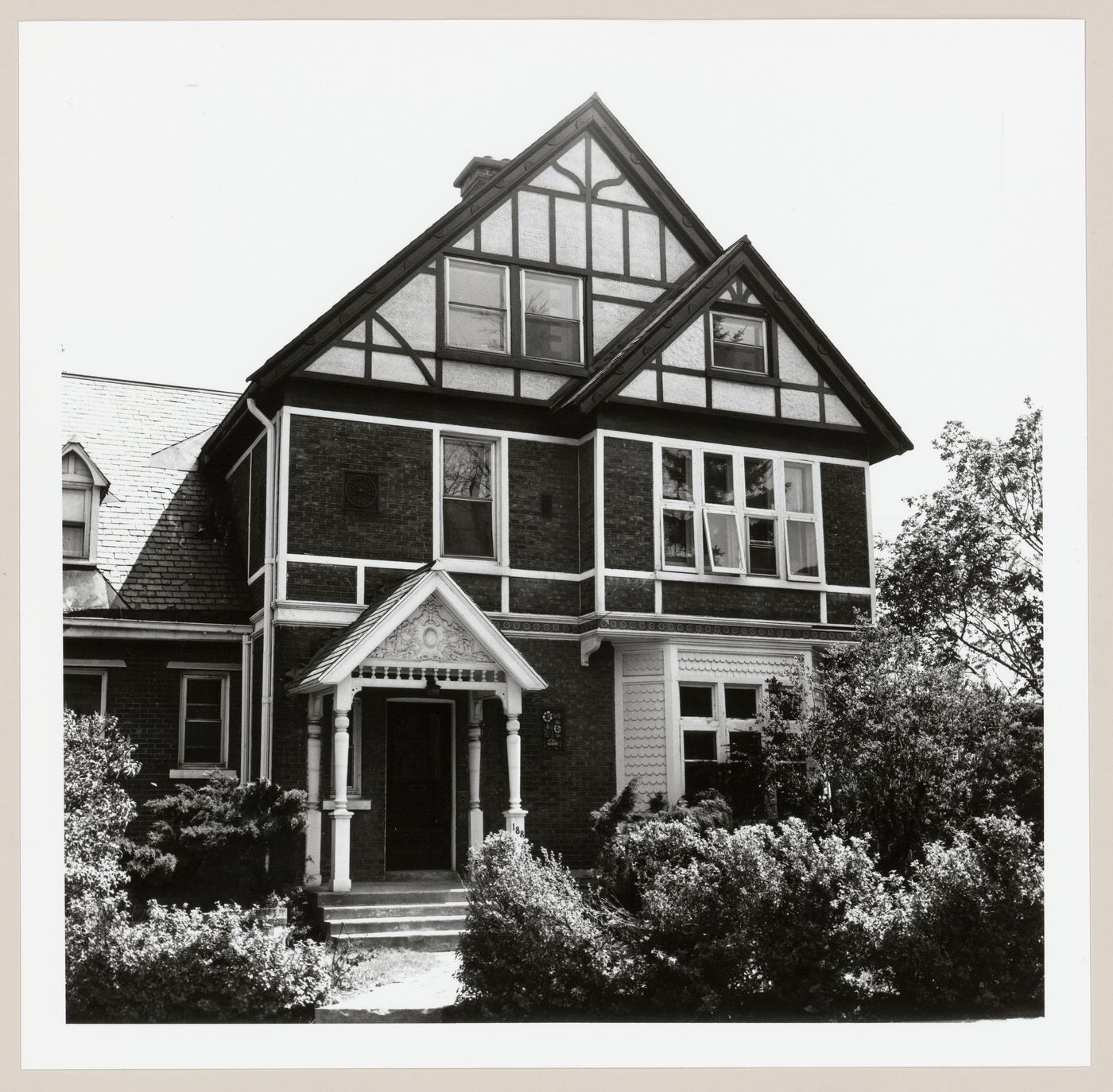 View of the principal façade of a house, 188 chemin de la Côte-Saint-Antoine, Westmount, Québec