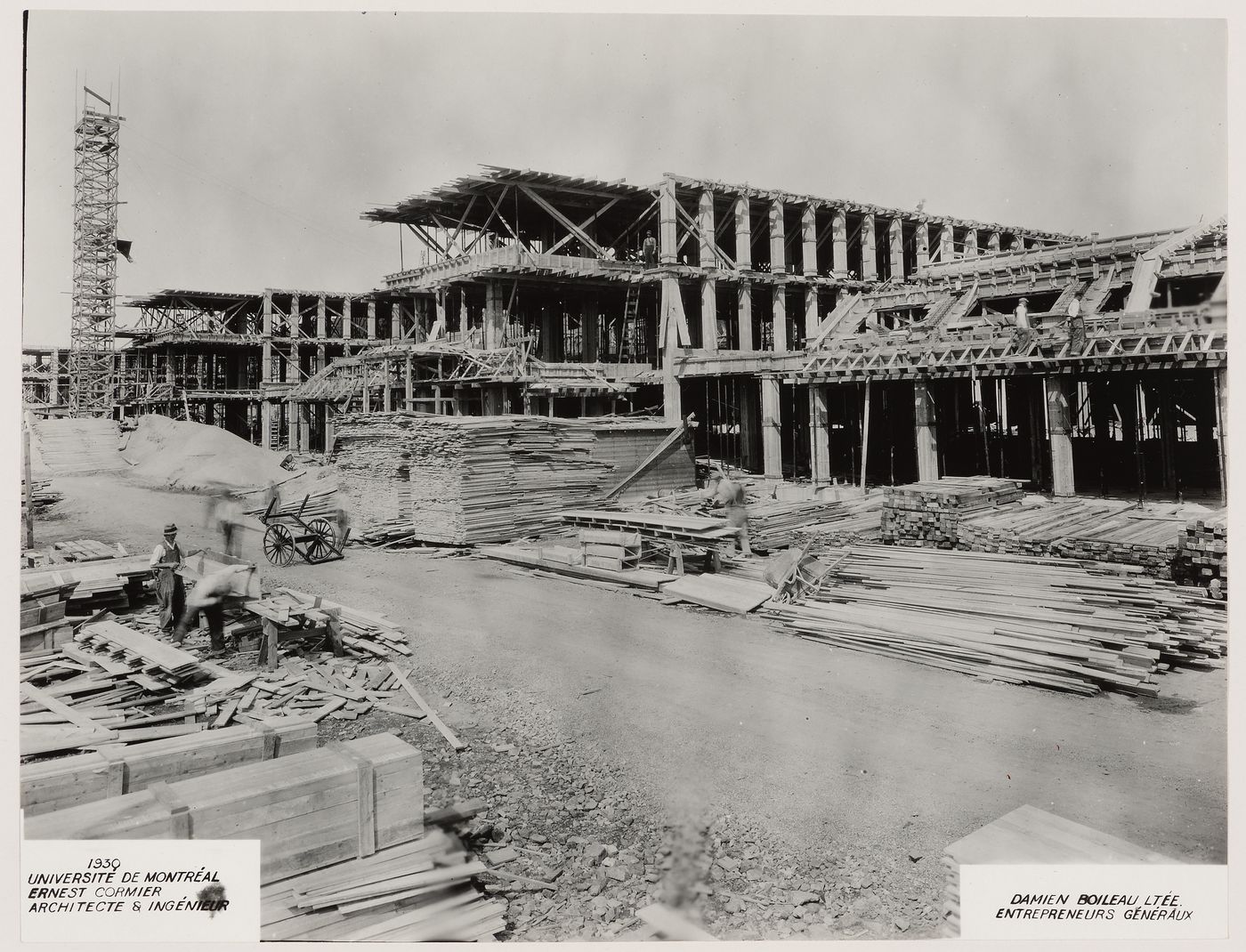 Photographie des travaux de construction, Pavillon principal et campus, Université de Montréal, Montréal, Canada