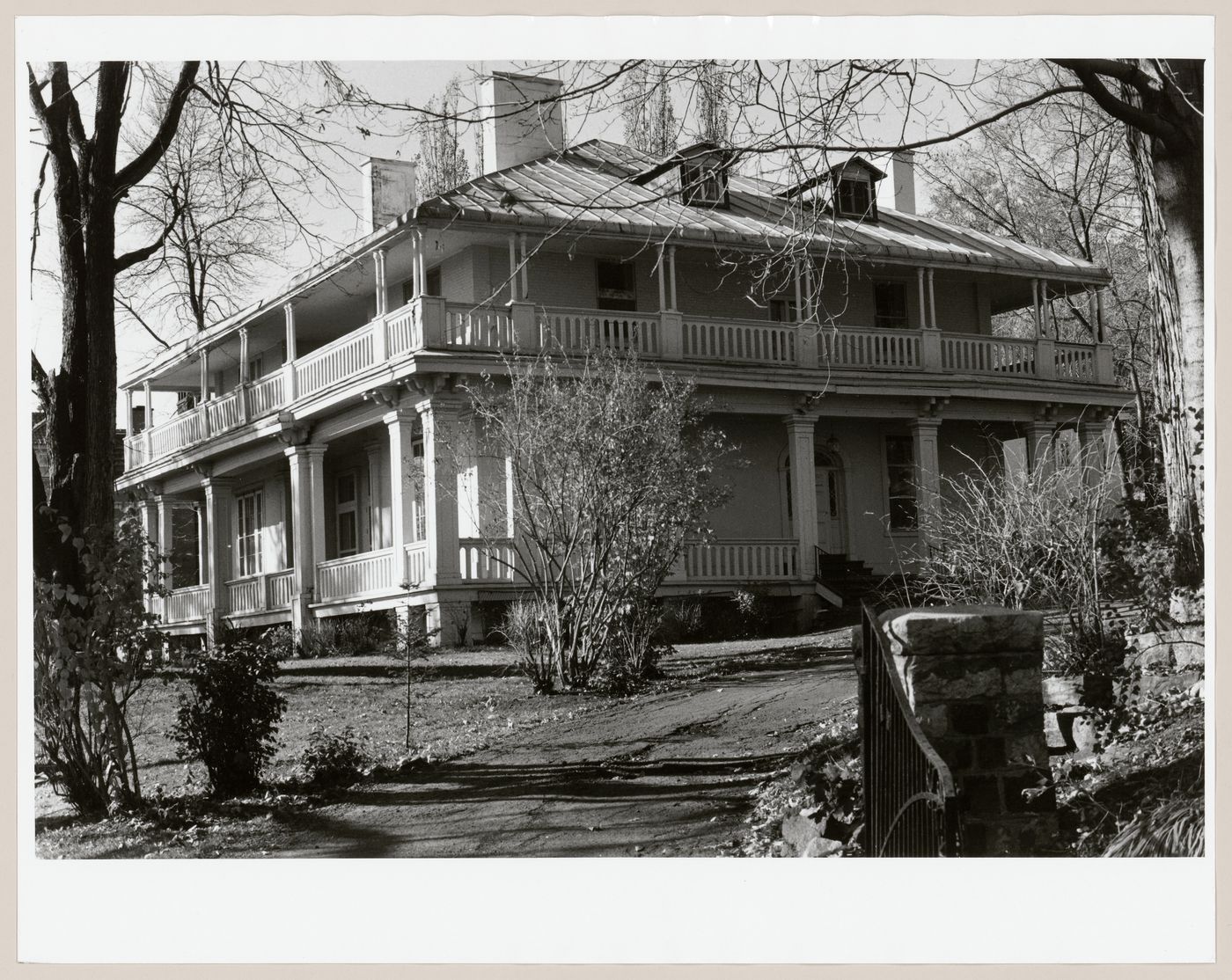 View of the principal and lateral façades of Maison Braemar, 3219 The Boulevard, Westmount, Québec