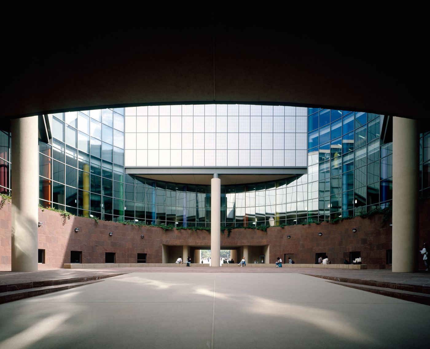 Science Library, University of California at Irvine, California: view of central courtyard