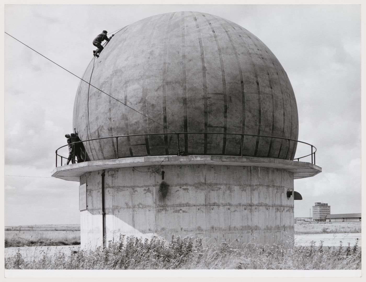 Lightweight Enclosures Unit: Photograph from Cedric Price and Frank Newby's collection of promotional and documentary photographs of pneumatic structures and components