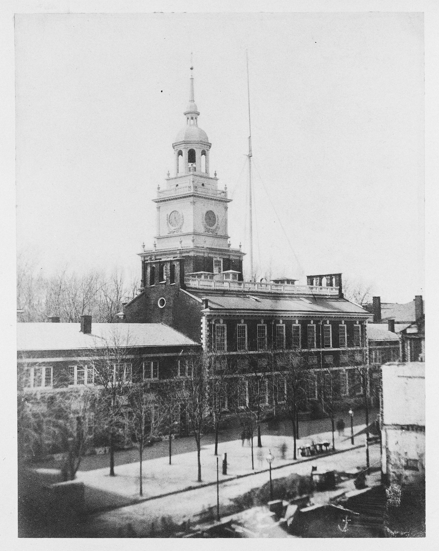 Three-quarter view of Indendence Hall showing the street in front, Philadelphia, Pennsylvania