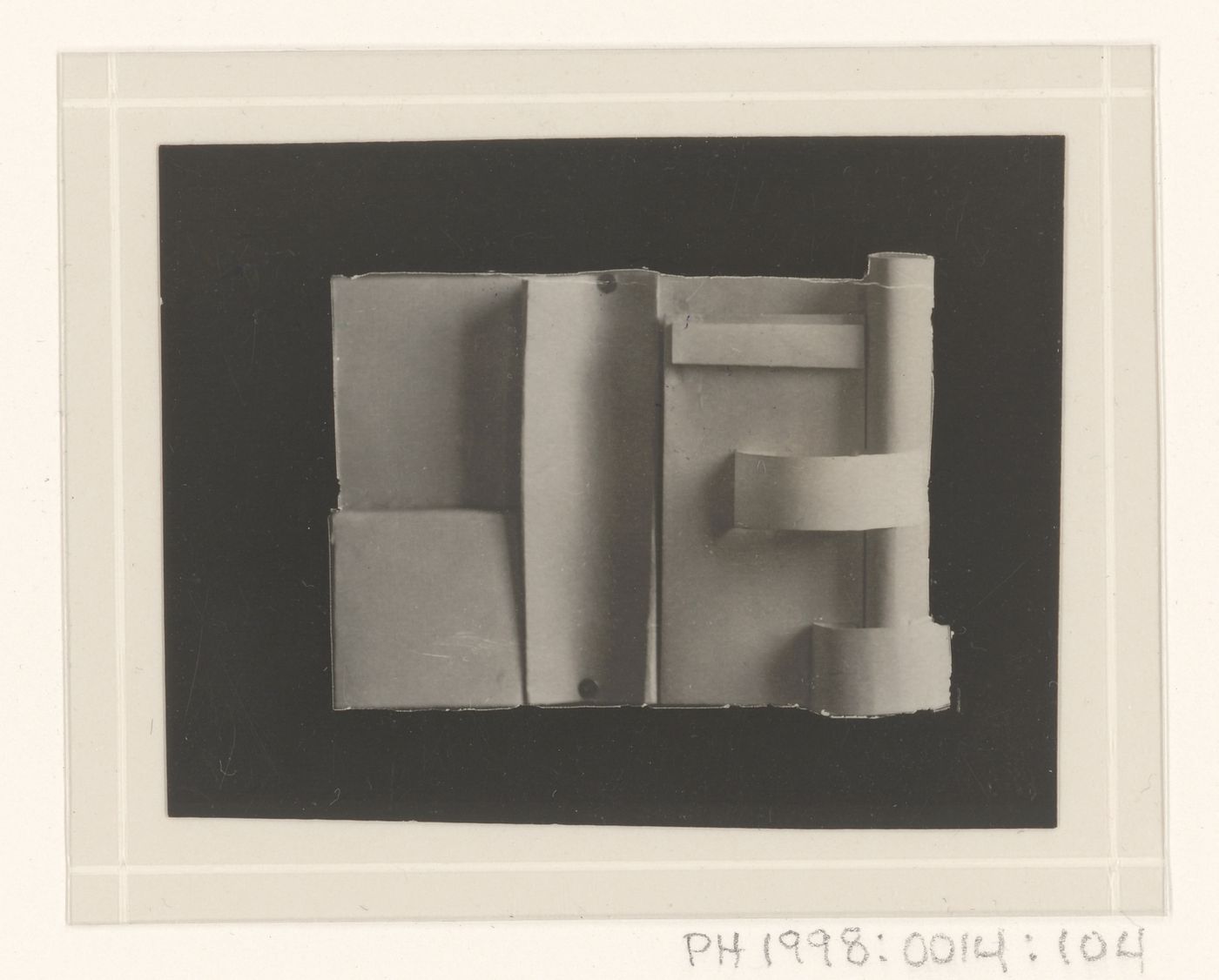 Photograph of a student model on the topic "Construction of Frontal Surface Based on Vertical, Horizontal and Inclined Combination of Two or More Rhythmical Rows" for the "Space" course at the Vkhutemas, Moscow