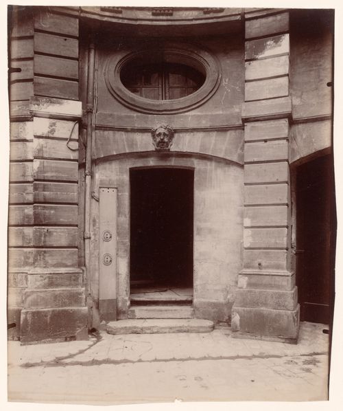 Hôtel de Beauvais: Courtyard doorway, façade, Paris, France