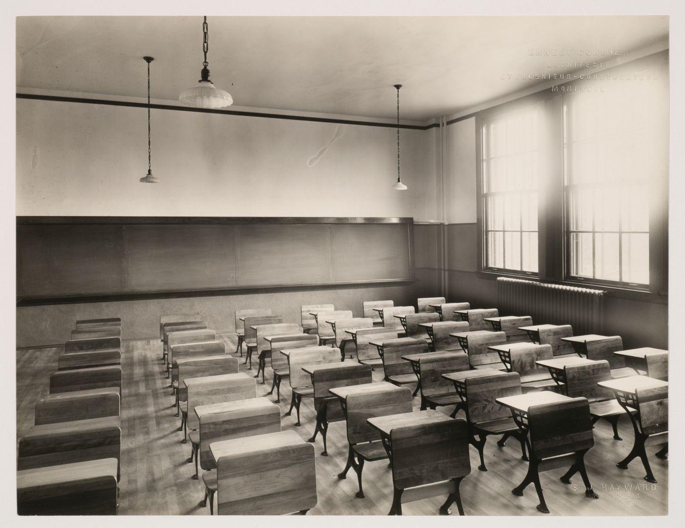 Vue intérieure d'une salle de classe, École Saint-Arsène, Montréal, Canada