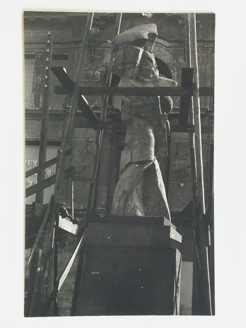 View of a monument to Mikhail Bakunin during installation, Moscow