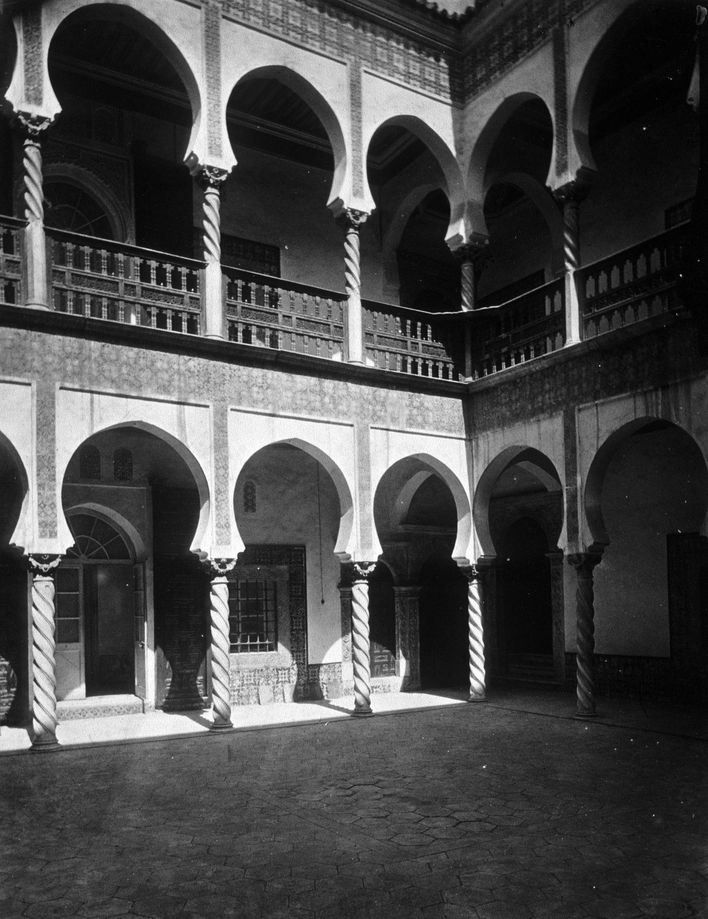 Plate from album ''Views of Italy, Monaco, Algers, Lisbonne, Gibraltar and Montserrat by various photographers''