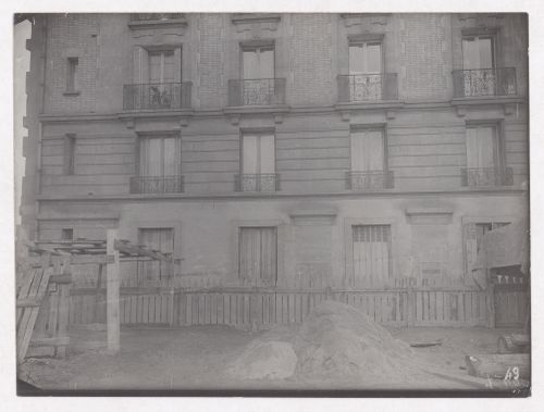 Construction of the Paris Metro, view of a building with evidence of construction in foreground, Paris, France