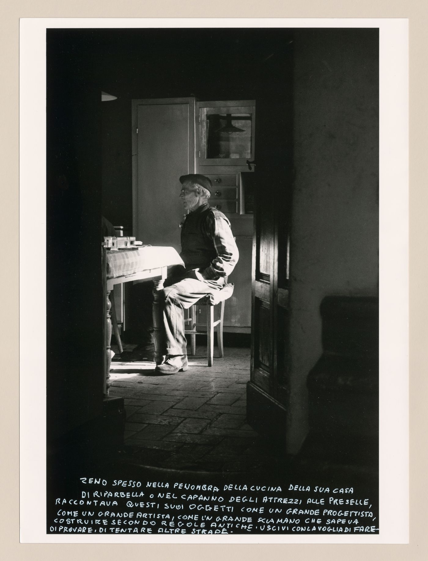 Portrait with annotations of Zeno Fiaschi in his kitchen for Zeno, une cultura autosufficiente [Zeno, a self-sufficient culture]