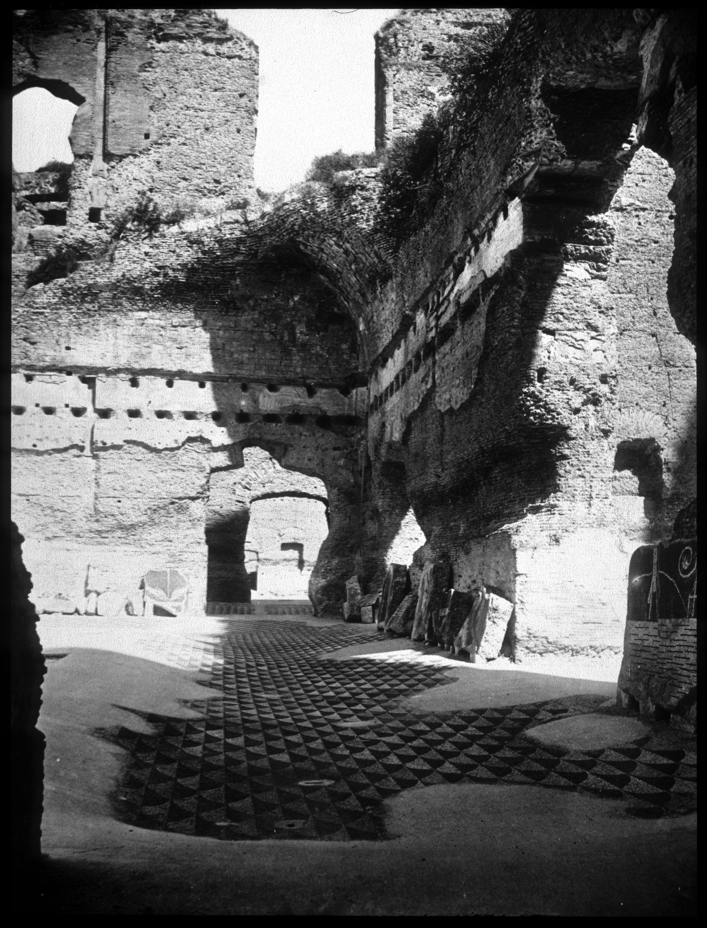 Plate from album ''Views of Italy, Monaco, Algers, Lisbonne, Gibraltar and Montserrat by various photographers''