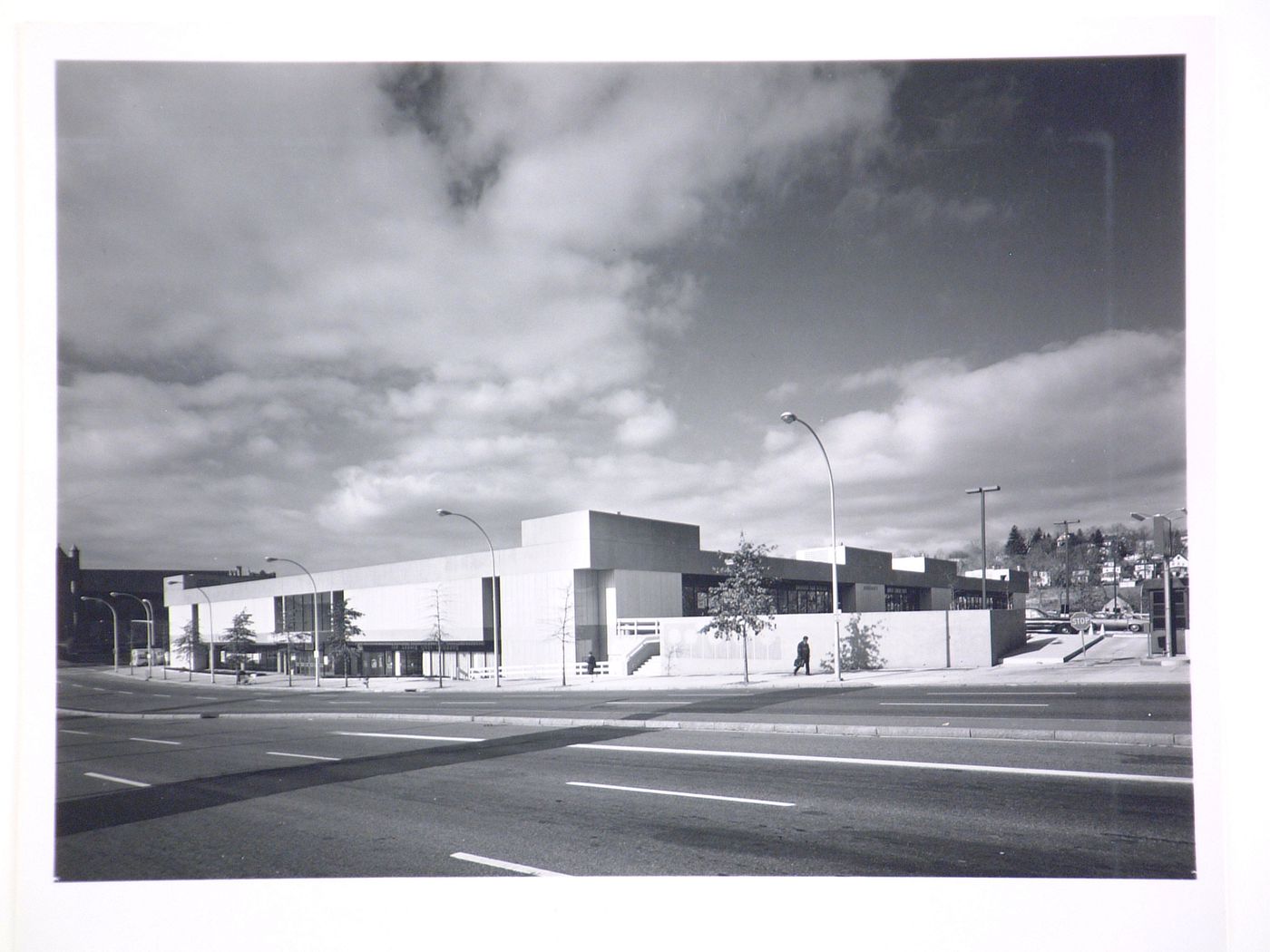 View of the White Plains Mall showing a street in the foreground, White Plains, New York