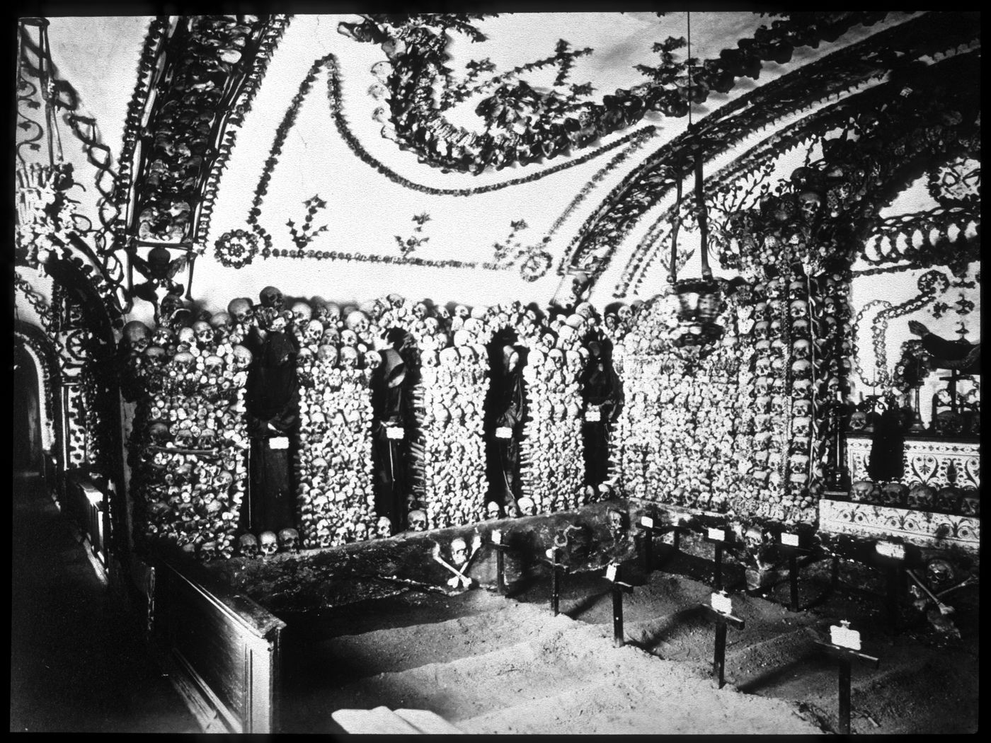 Plate from album ''Views of Italy, Monaco, Algers, Lisbonne, Gibraltar and Montserrat by various photographers''