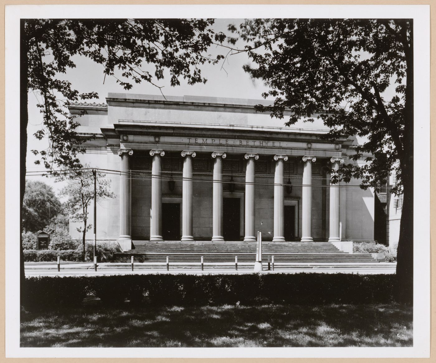 View of the principal façade of Temple Beth El, Detroit, Michigan