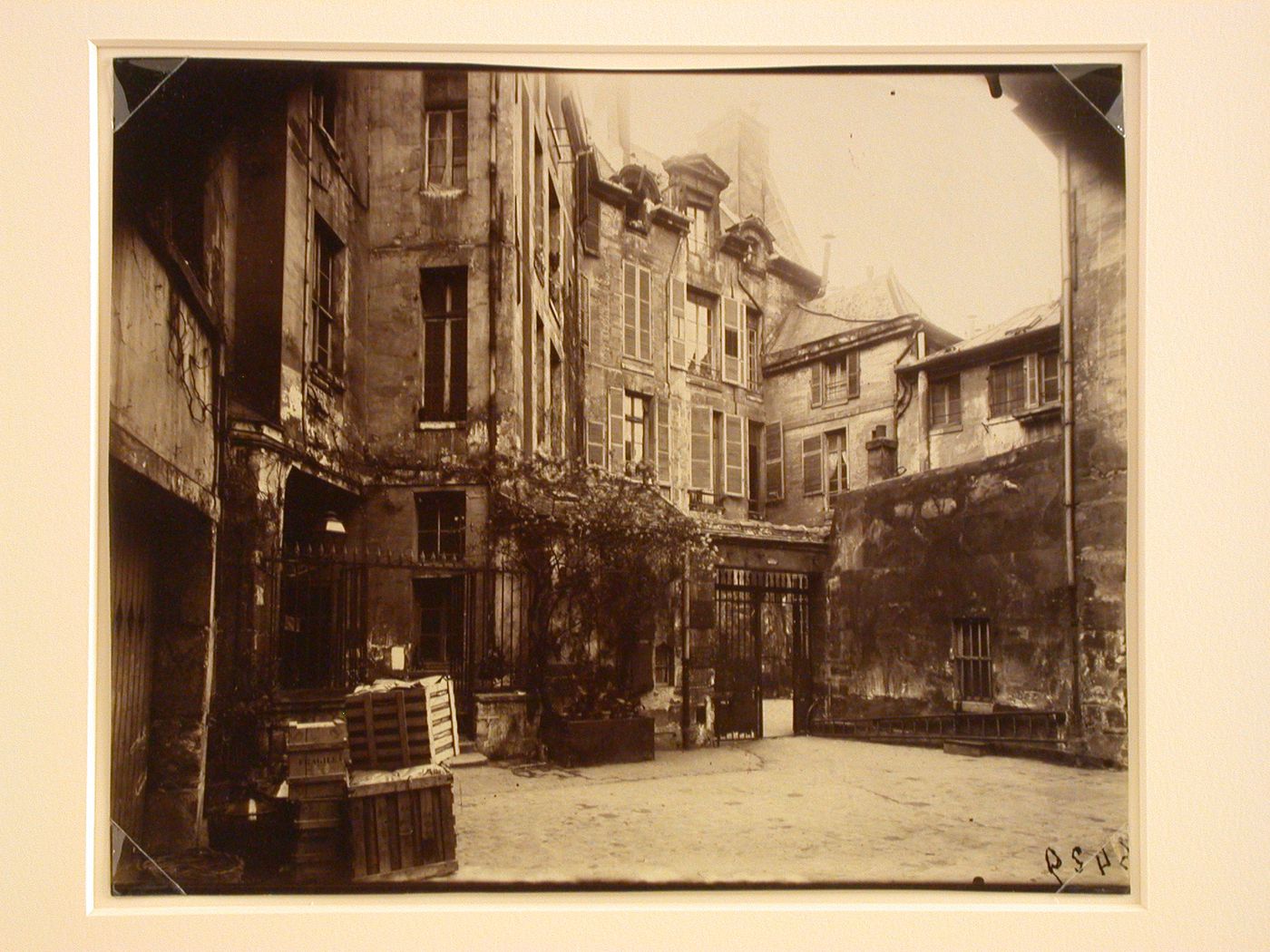 Cour de Rouen, Paris, France