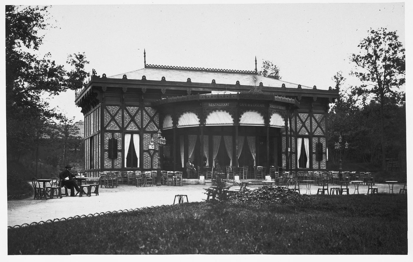 Bois de Boulogne, view of l'ancien restaurant de la cascade, Paris, France