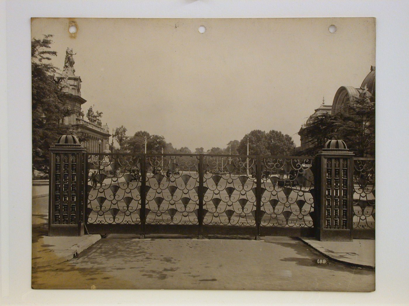 Exposition internationale des art décoratifs et industriels modernes (1925: Paris, France): Porte d'honneur, wrought iron gate