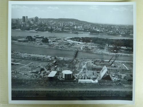 Aerial view of the Notre-Dame and Sainte-Hélène Islands sites: construction stage