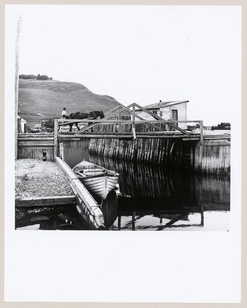 Vue d'un pont en bois dans les environs de Percé, Gaspésie, Québec