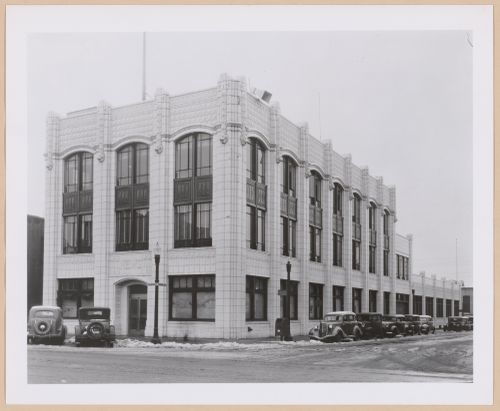 View of the principal and lateral façades of the Saginaw News Building, South Washington and Federal Avenues, Saginaw, Michigan