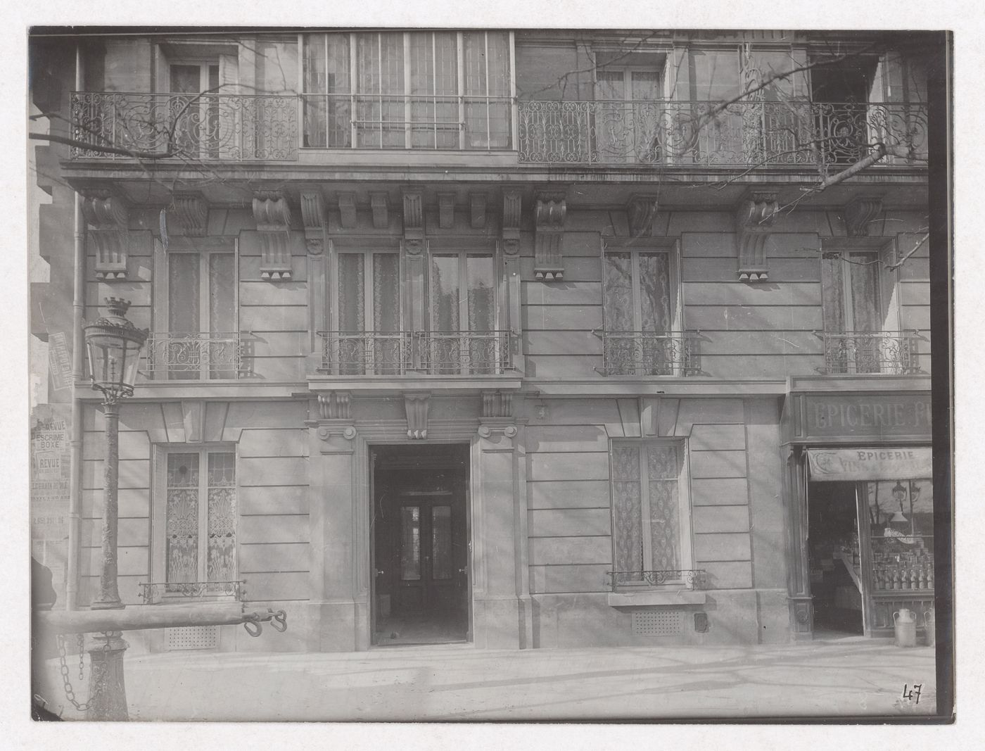 Construction of the Paris Metro, view of a building, Paris, France