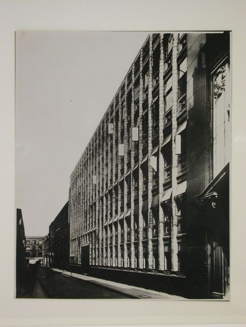 Immeuble à usages commerciaux. Hollande. H.P. Berlage, architecte à La Haye