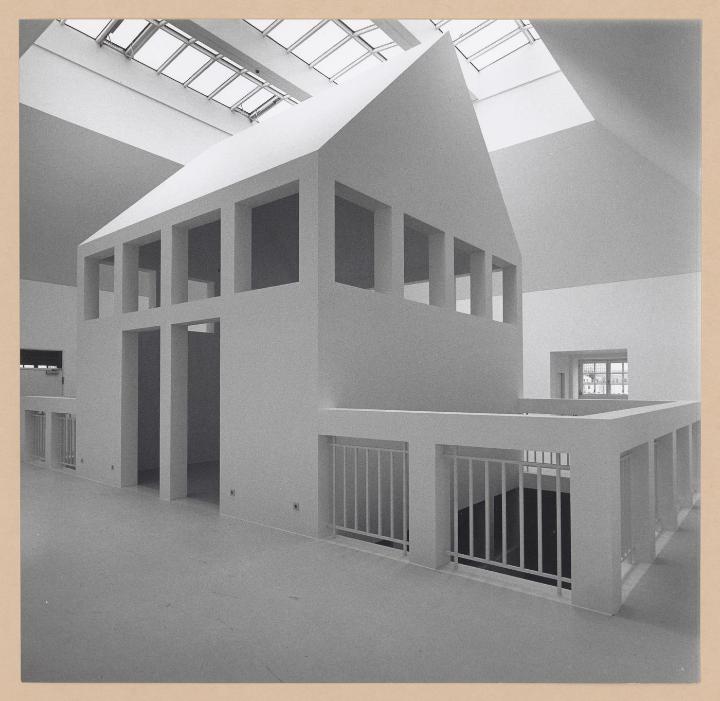 Interior view of the Deutsches Architekturmuseum [German Architecture Museum] showing the principal and lateral façades of the third storey of the House-in-House and the light wells with the skylight above, Schaumainkai 43, Frankfurt am Main, Germany