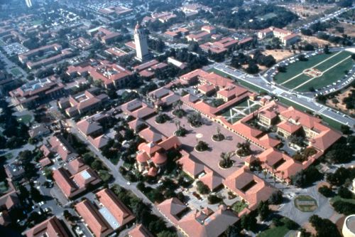 Photograph of aerial view of Stanford University for research for Olmsted: L'origine del parco urbano e del parco naturale contemporaneo
