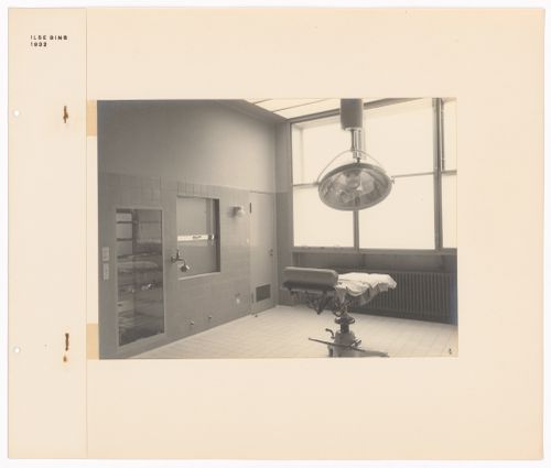 Interior view of an operating room in the Rothschildsches Krankenhaus [hospital] showing an operating table and a lamp, Frankfurt am Main, Germany
