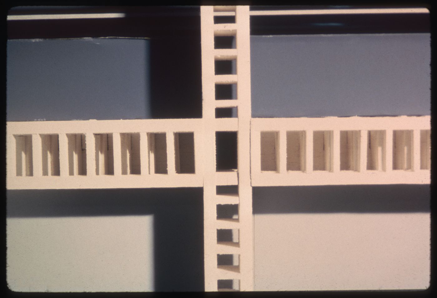 Photograph of a model for La ciudad que necesita la humanidad, Argentina, by Reginald Malcolmson and his students Mary Bylinsky and Dan Roach