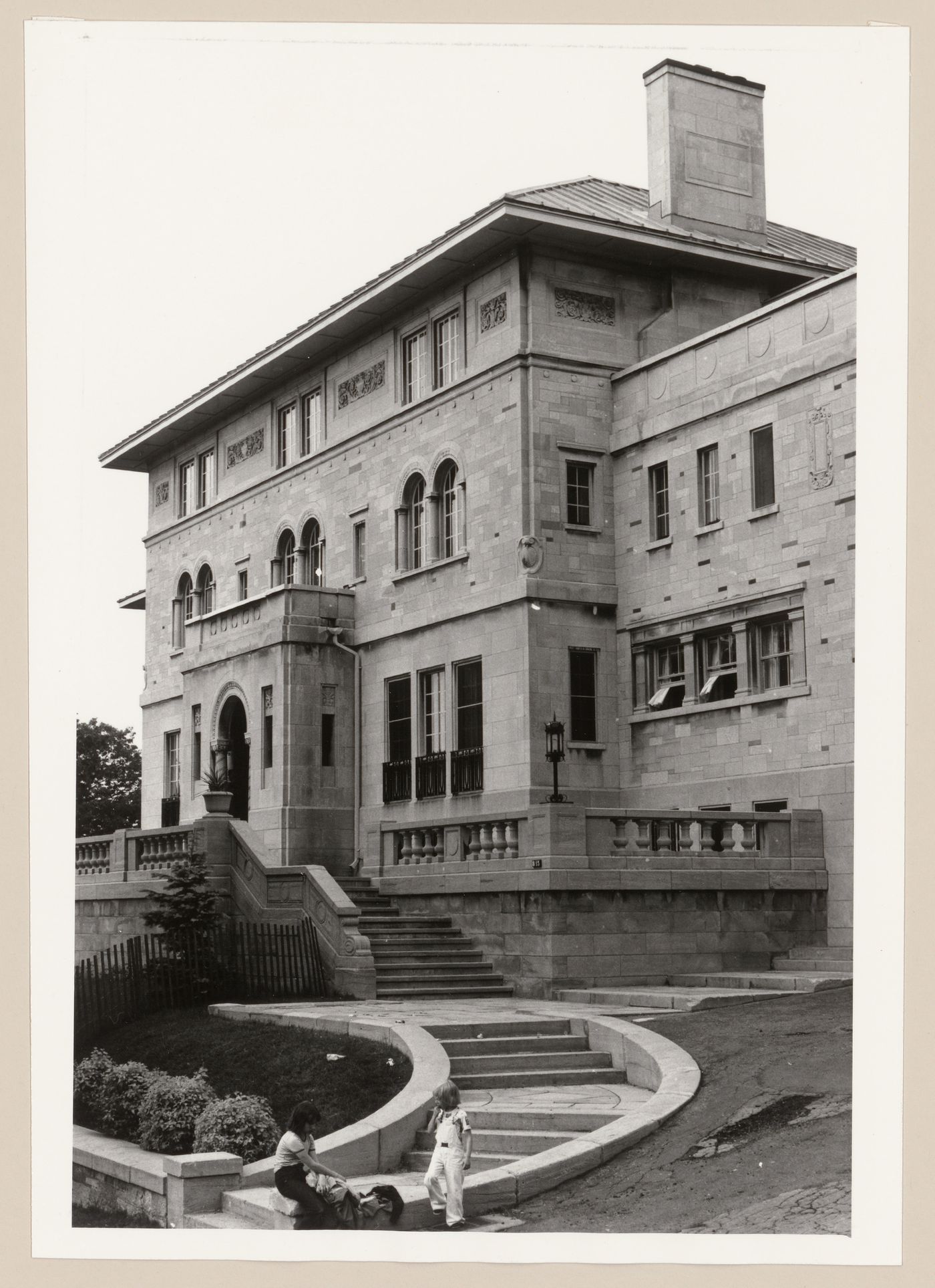 View of the principal façade of Villa Sainte-Marcelline, 815 Upper Belmont Avenue, Westmount, Québec