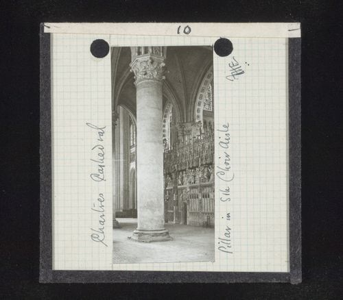 View of pillar in south choir aisle of Cathédrale de Chartres, Chartres, Eure-et-Loir, France