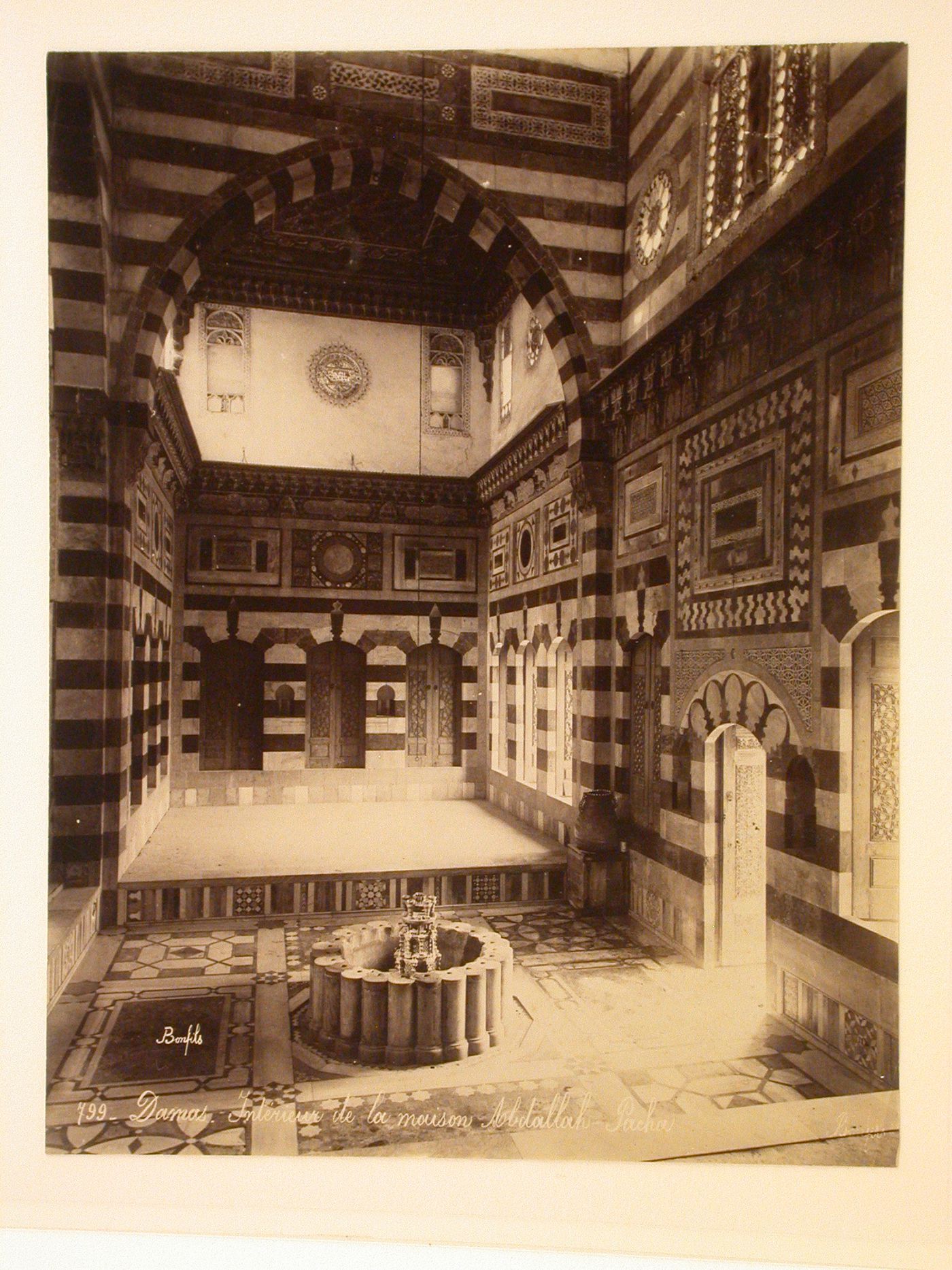 1371. Mosquée El-Azhar-Colonnade et court avec étudiants