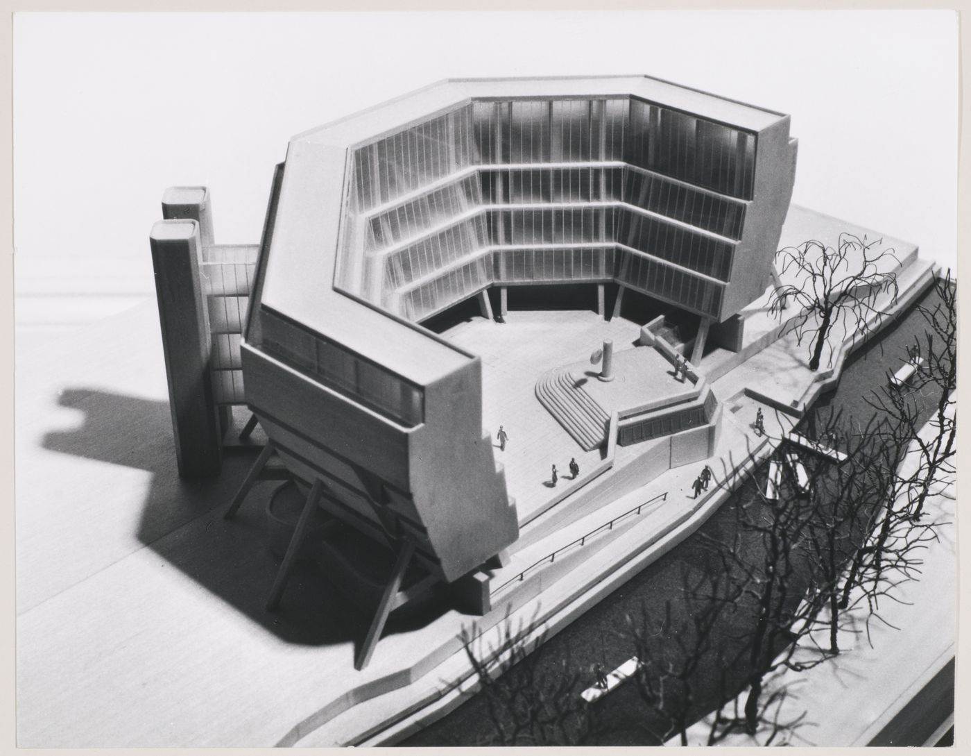 Florey Building, Queen's College, University of Oxford, Oxford, England: view of model