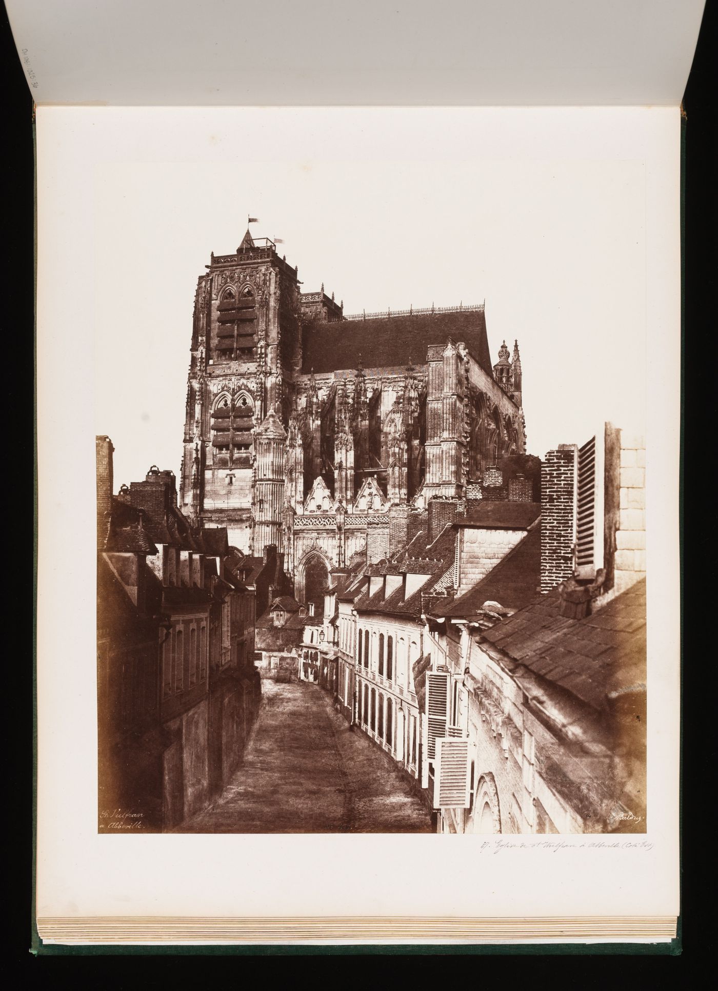 Église St-Wulfran à Abbeville (Côté Est)