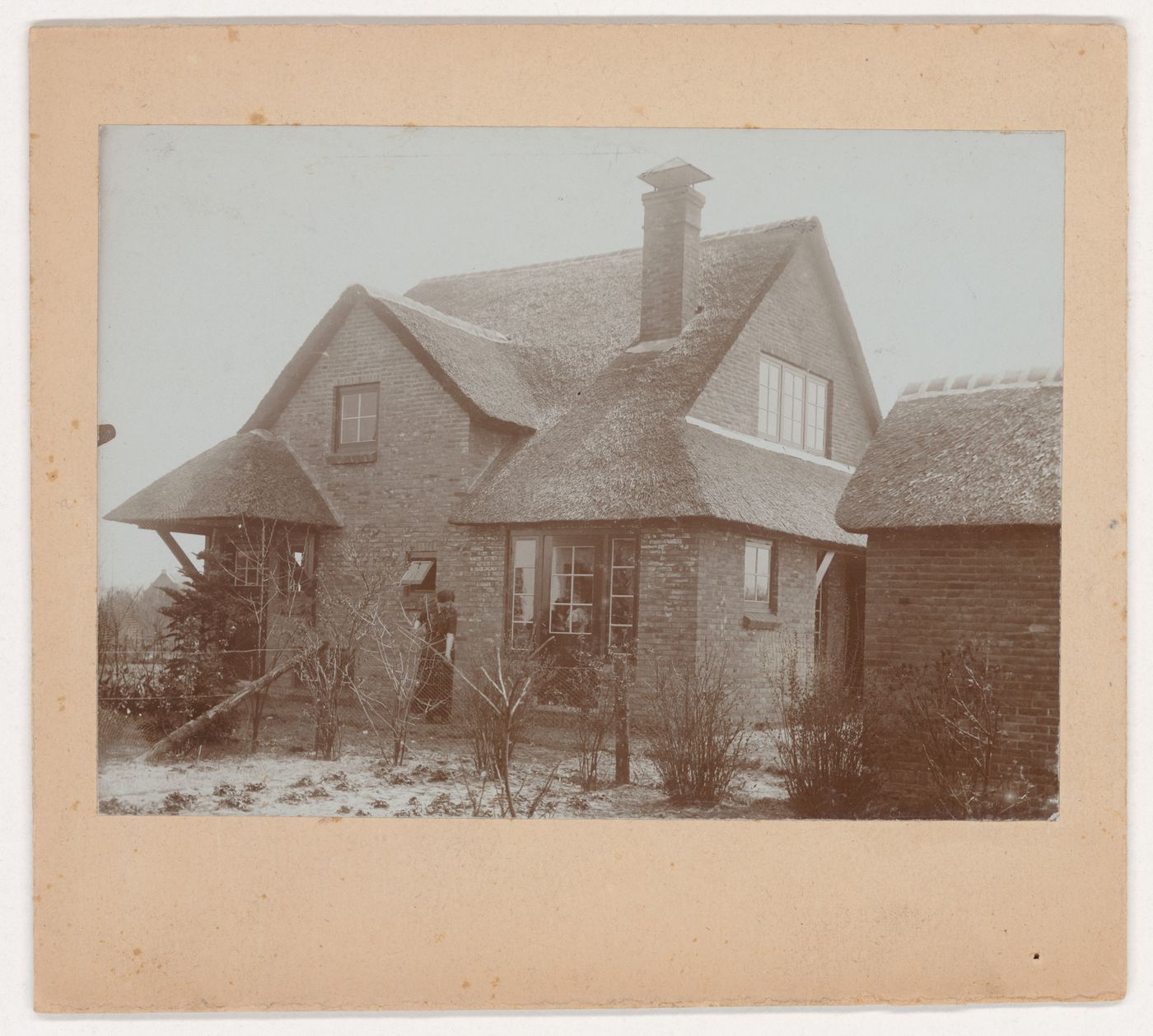 View of the lateral façade of the house for Mr. and Mrs. van Essen-Vincker from the garden, Blaricum, Netherlands