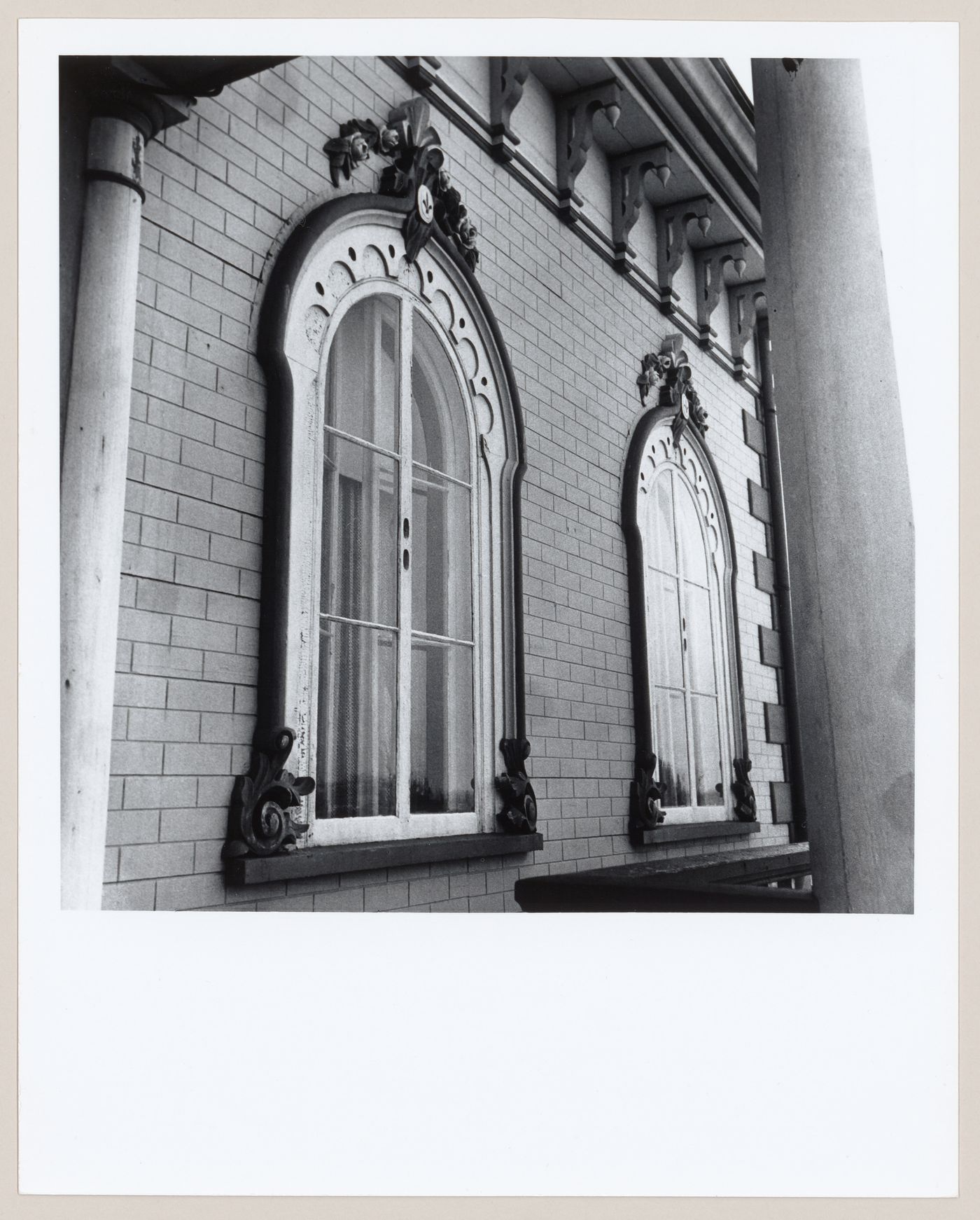 Détail des fenêtres d'une maison, région de  Saint-André de Kamouraska, (aussi connu sous Andréville), Québec