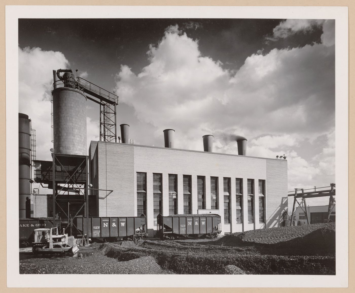 View of the principal façade of the Boiler House, Curtiss-Wright Corporation Airplane division Assembly Plant, Columbus, Ohio