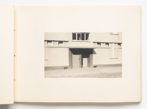 Exterior view of the entrance to a type B housing unit, Hellerhof Housing Estate, Frankfurt am Main, Germany