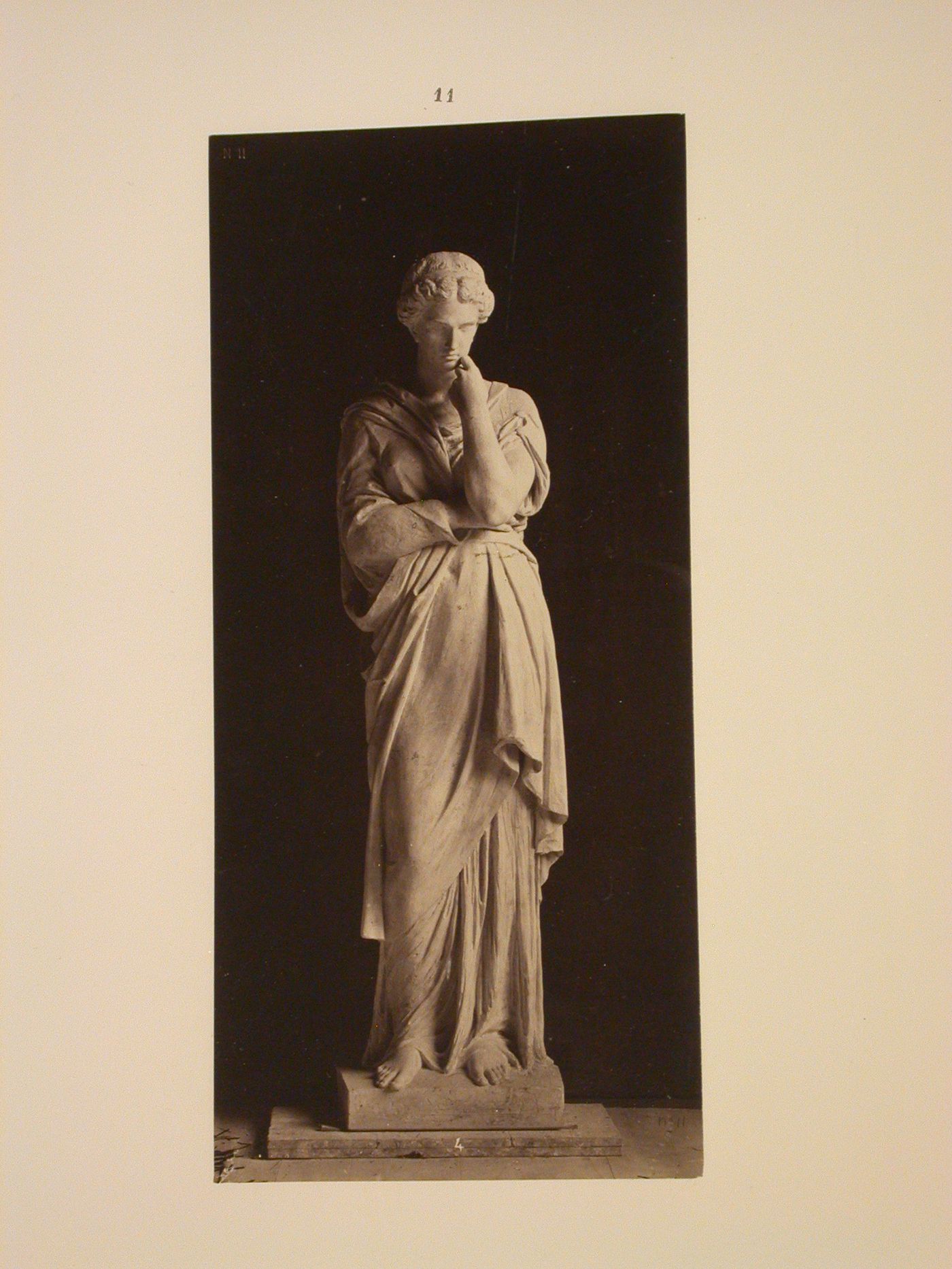 Statues dans le Grand foyer. La Pensée [de] Franceschi