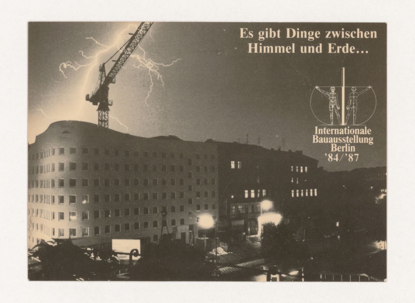 Postcard with view of Edificio de Apartamentos Bonjour Tristesse [Bonjour Tristesse residential complex], Berlin
