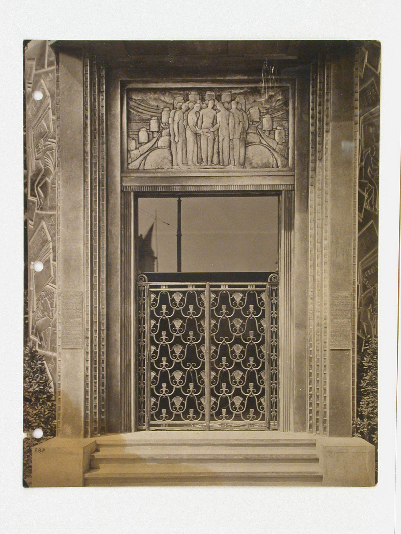 Exposition internationale des arts décoratifs et industriels modernes (1925: Paris, France): Porte, Pavillon de l'intransigeant