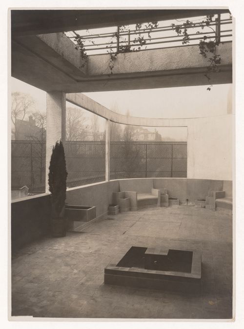 Exterior view of terrace, showing benches, Mallet-Stevens hôtel particulier, Mallet-Stevens road in the 16th arrondissement, Paris, France